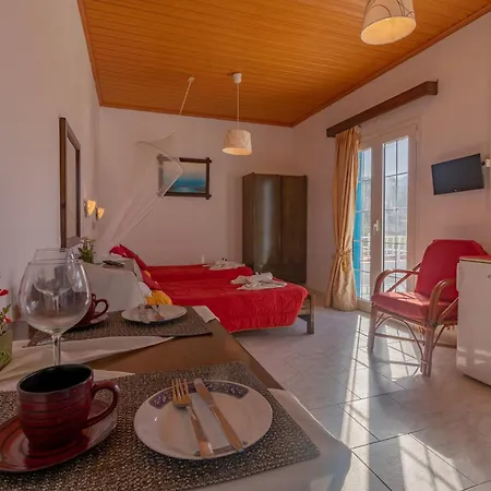 Akis & With Pool By Hotelius