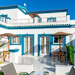 Apartment Akis & With Pool By Hotelius *