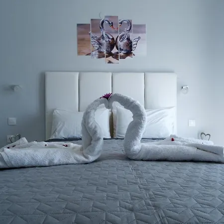 Akis & With Pool By Hotelius