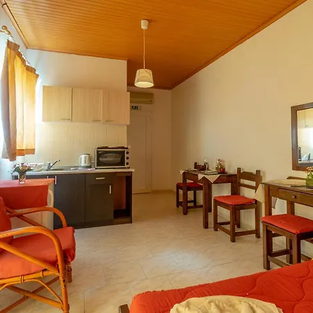 Lejlighed Akis & With Pool By Hotelius