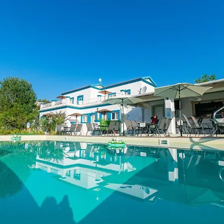 Appartement Akis & With Pool By Hotelius